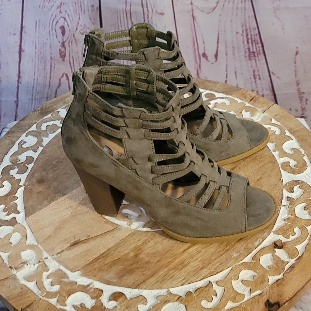 G by Guess Gladiator Stlye Peep-toe Suede Shoes w/Stacked Heel - Taupe - Picture 7 of 12